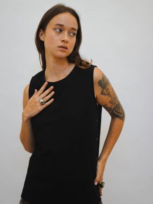 גופיית כפתורי צד שחור