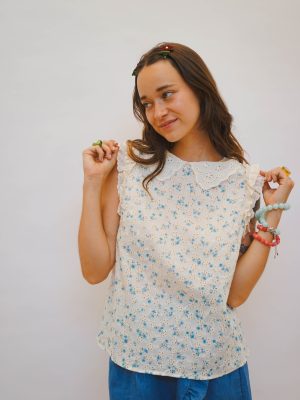 גופיית ניצנים צווארון כחולה