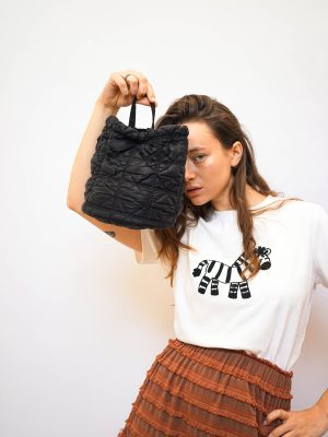 באקט נשיקות שחור