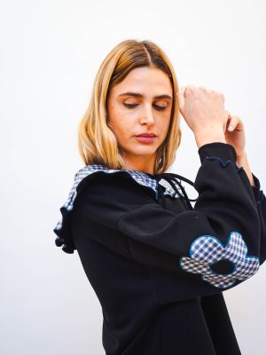 סווטשירט צווארון פרח שחור