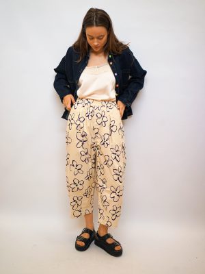 מכנסי פרחי לילך