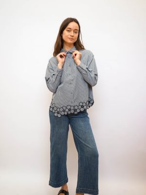 חולצת פרחי ריקמה שיבוץ