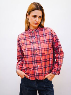 חולצת קיבוץ כפתורי פרח צבעוניים ורוד