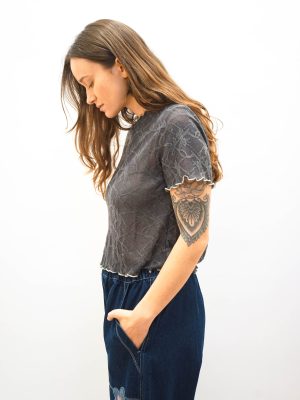 חולצת עלים בבד אפור