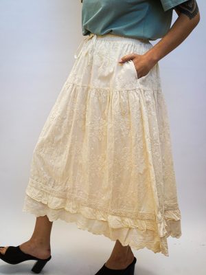 חצאית לוסי שמנת