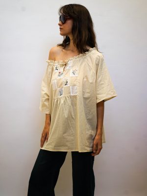 חולצת דמקה ריקמות קרם