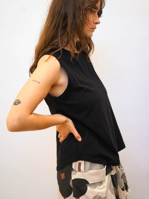גופיית בייסיק שחורה