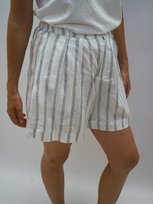 מכנסי ברמודה פסים לבן